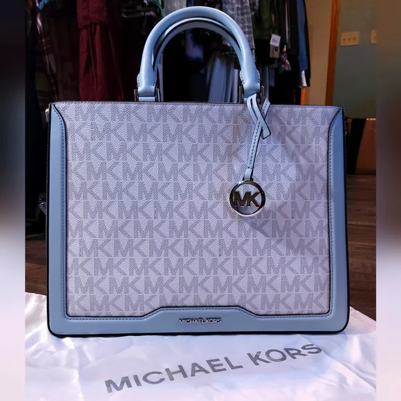 Michael Kors Signature Logo Jessie Large Tote in Soft Sky NWT - Picture 3 of 12
